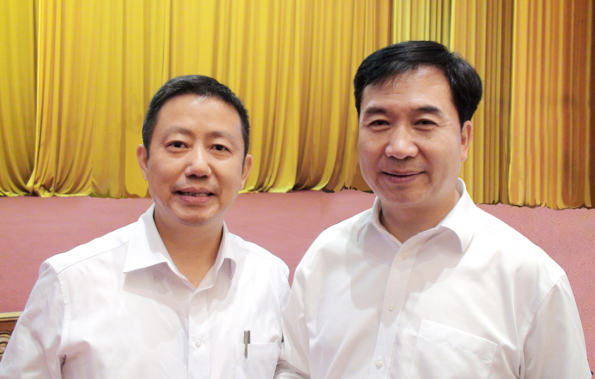 中央政治局常委、中央纪律检查委员会书记李希与周海江合影